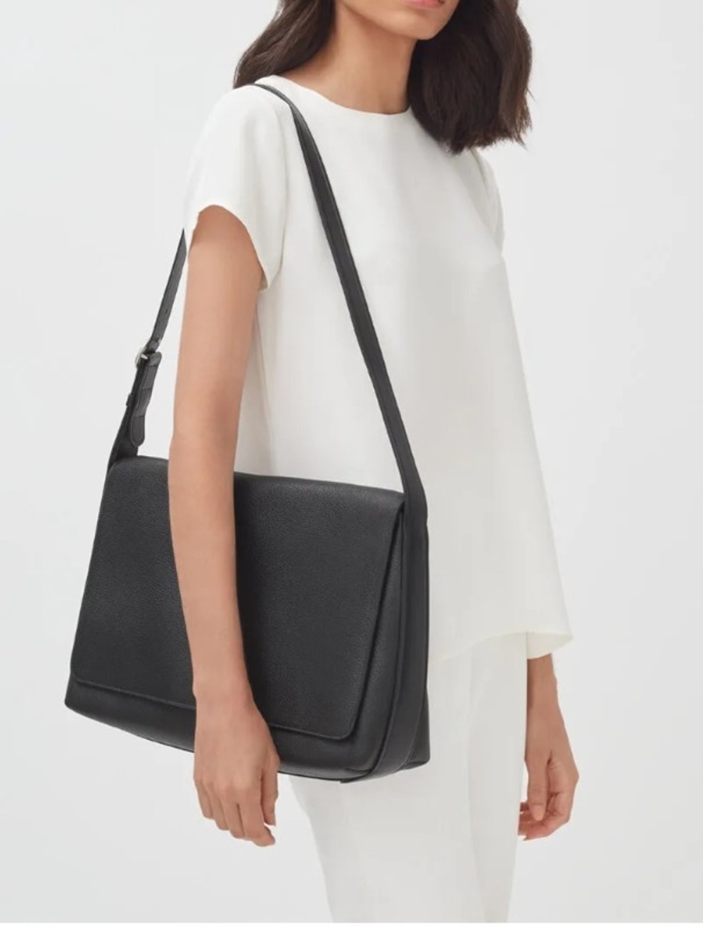 Cuyana Messenger Bag in Black Pebbled and Smooth Leather